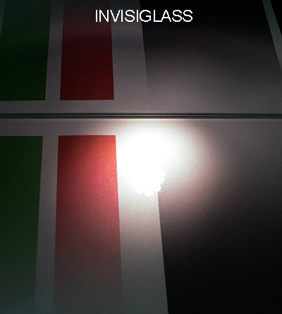 Invisiglass direct reflection - the glass covers the bottom half