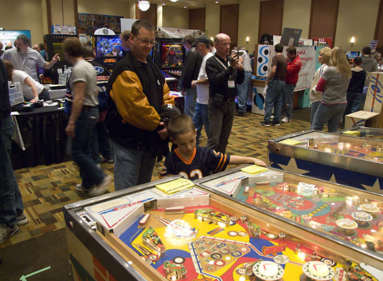 Free play machines alongside the vendor stands