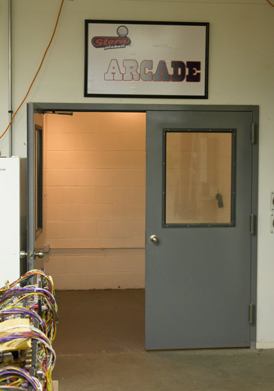 This way to the Stern arcade