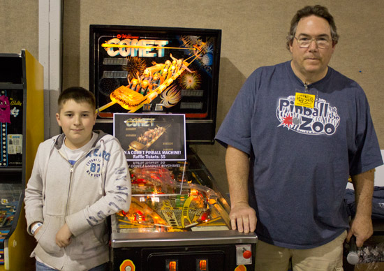 Comet winner Andrew Rosa with show organiser Kevin Ketchum and his prize Comet machine