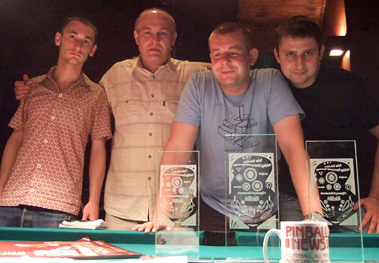 Final four (L-R): Aleksander Zurkowski, Andrzej Karpinski, Lukasz Warmijak and Pawel Nowak with unusual trophies and a Pinball News mug