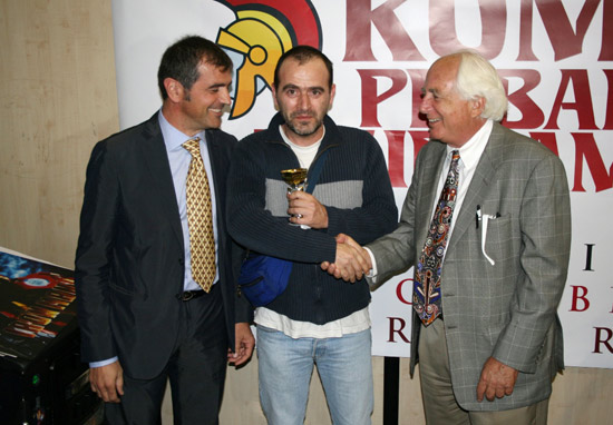 Mario Anzini is awarded his fourth place trophy by Gary Stern and Mauro Zaccaria