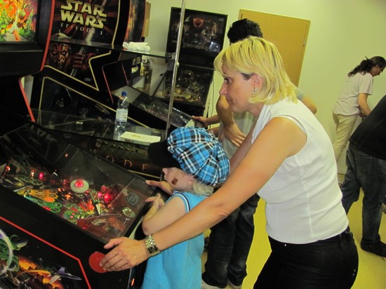 Get ’em started young, and what better way than with a Pinball 2000?
