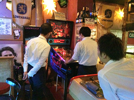 The tournament begins, with Imotosan, Ito san and the bar manager