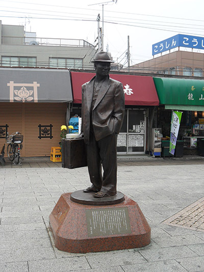 A statue of the main actor from the movies, Kiyoshi Atsumi